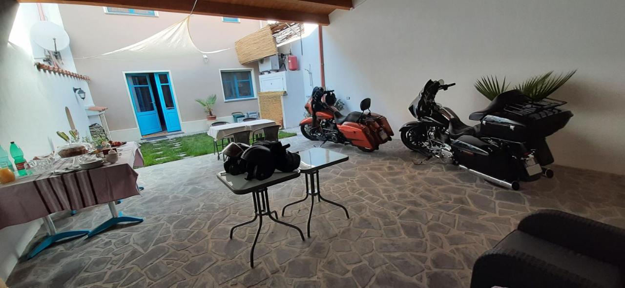 Bed and Breakfast La Vecchia Dimora Marrubiu Екстер'єр фото